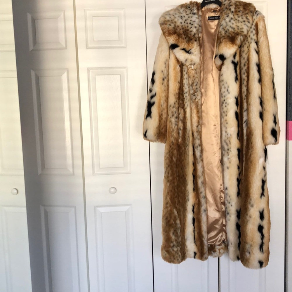 Lynx Faux fur coat